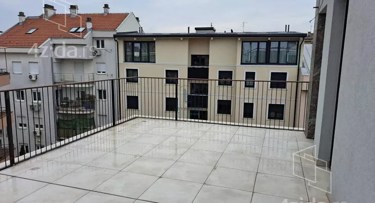 Petosoban stan | 4zida