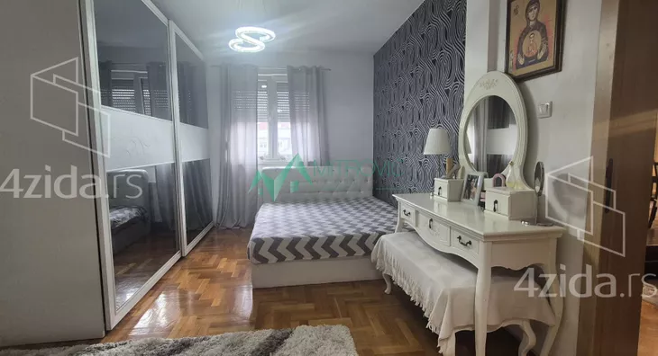 Četvoroiposoban stan | 4zida