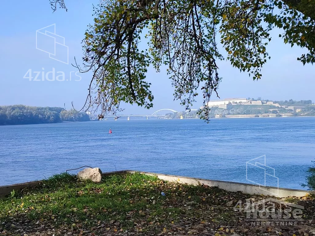 Plac | 4zida