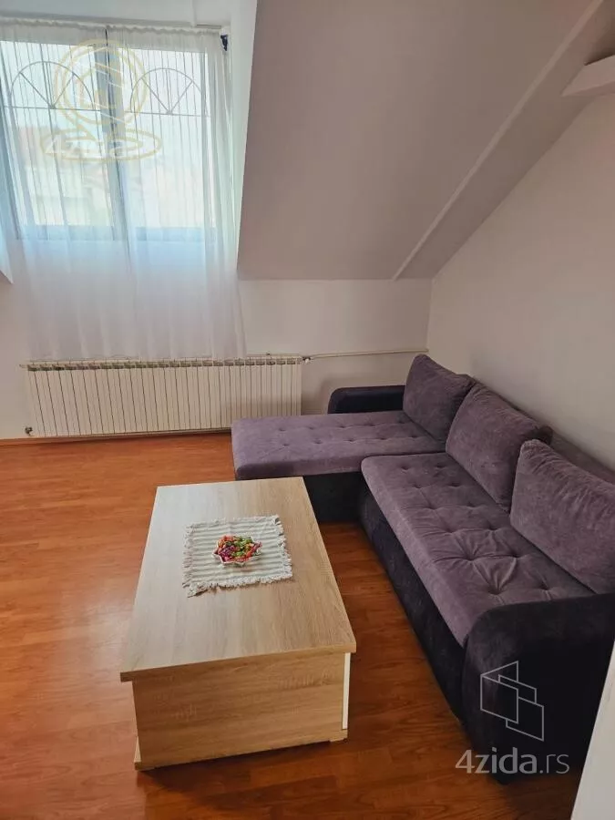 Petosoban stan | 4zida