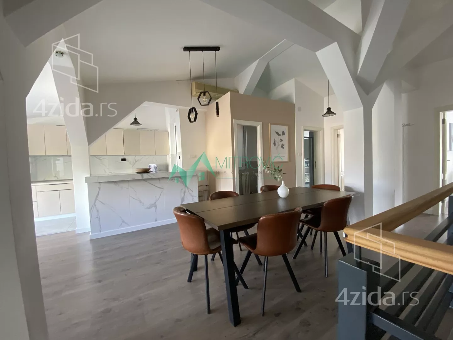 Četvoroiposoban stan | 4zida