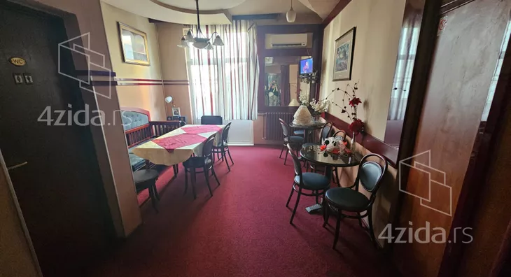 Poslovna zgrada | 4zida