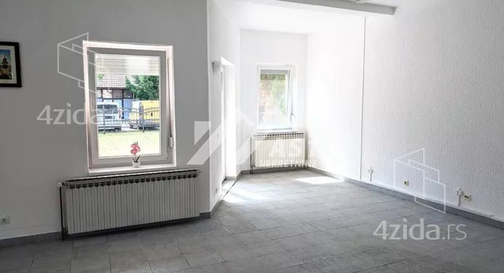 Poslovna zgrada | 4zida