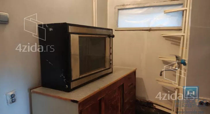 Poslovna zgrada | 4zida