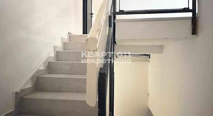 Poslovna zgrada | 4zida