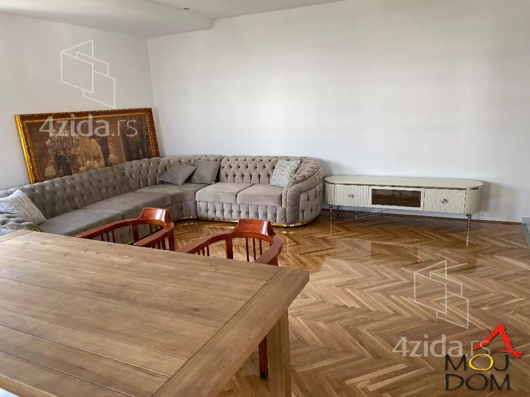 Petosoban stan | 4zida