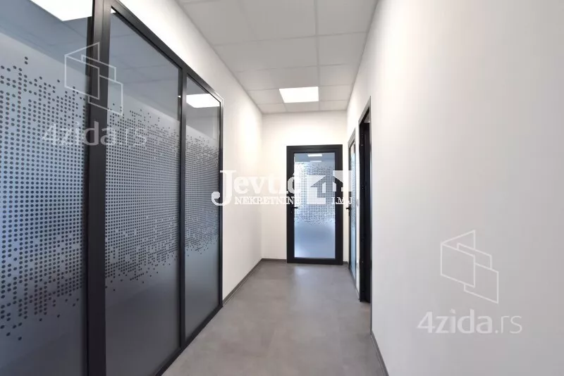 Poslovna zgrada | 4zida