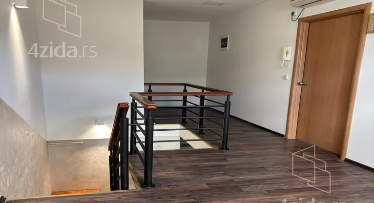 Šestosoban stan | 4zida