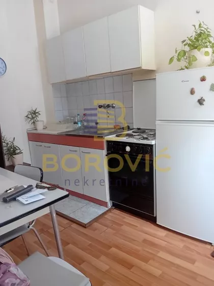 Vukov Spomenik | 4zida.rs