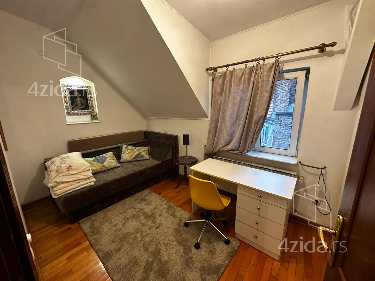 Petosoban stan | 4zida