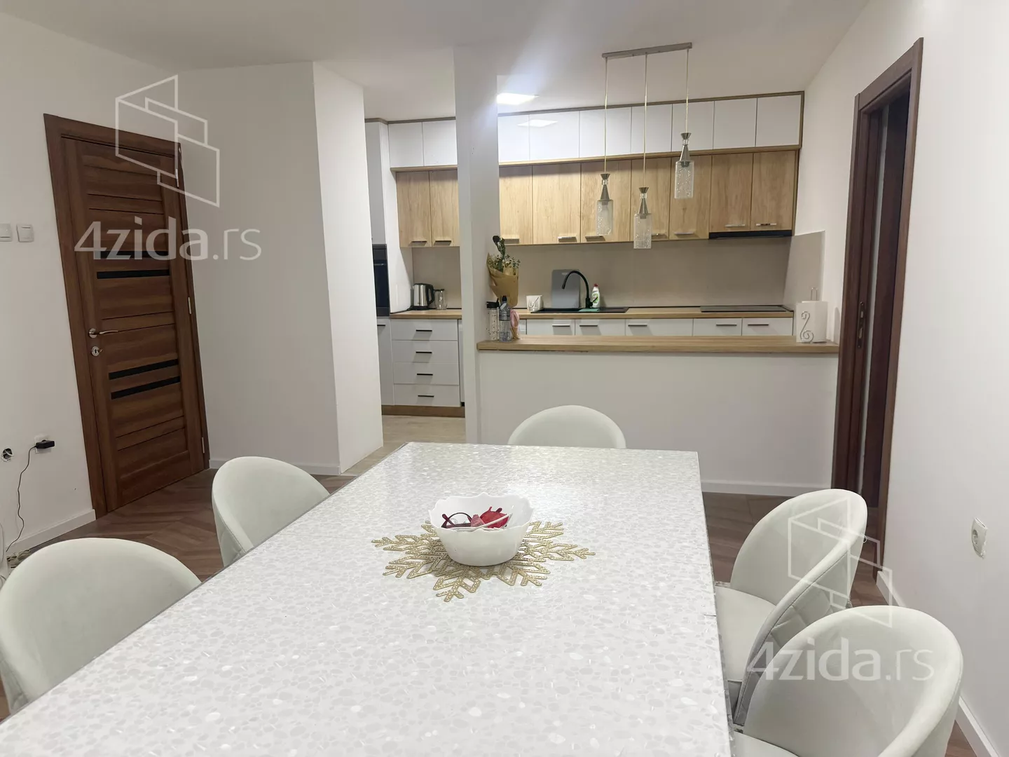 Petosoban stan | 4zida