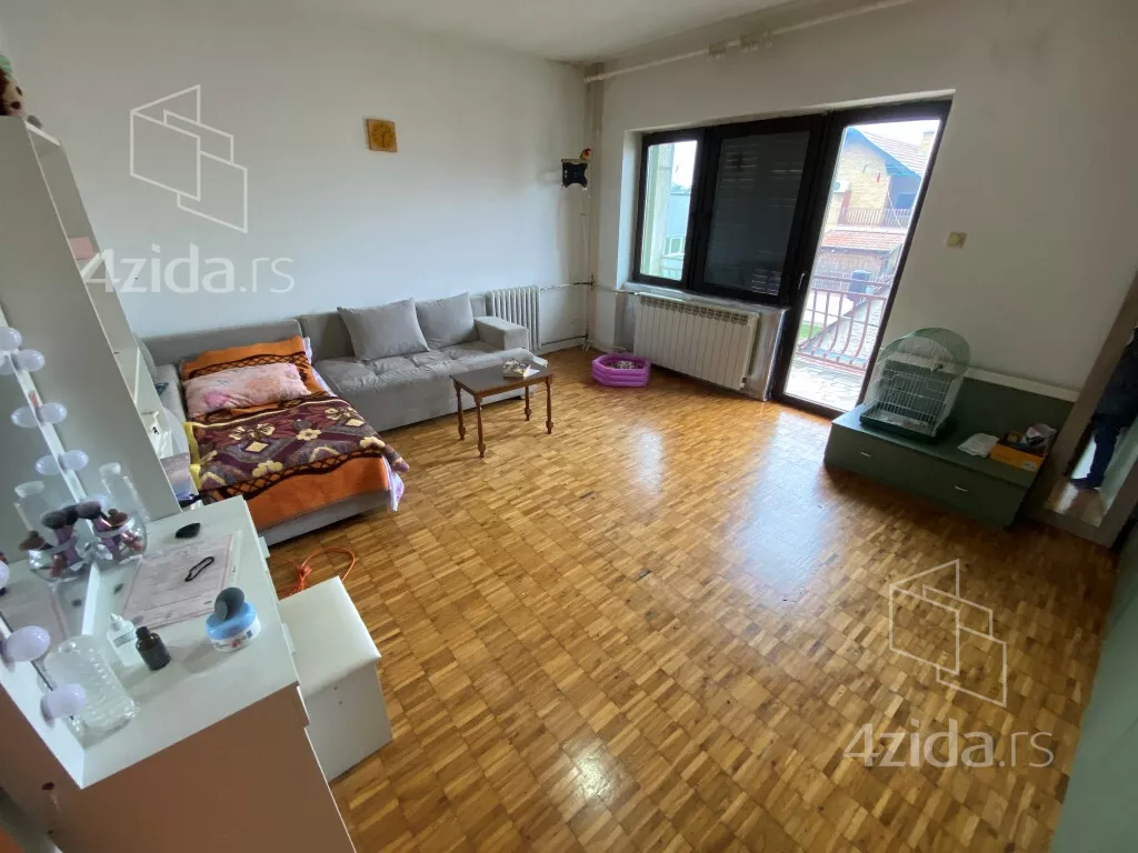 Šestosoban stan | 4zida