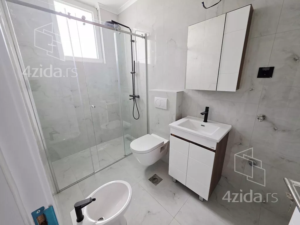 Četvoroiposoban stan | 4zida