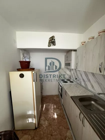 Crveni Pevac | 4zida.rs