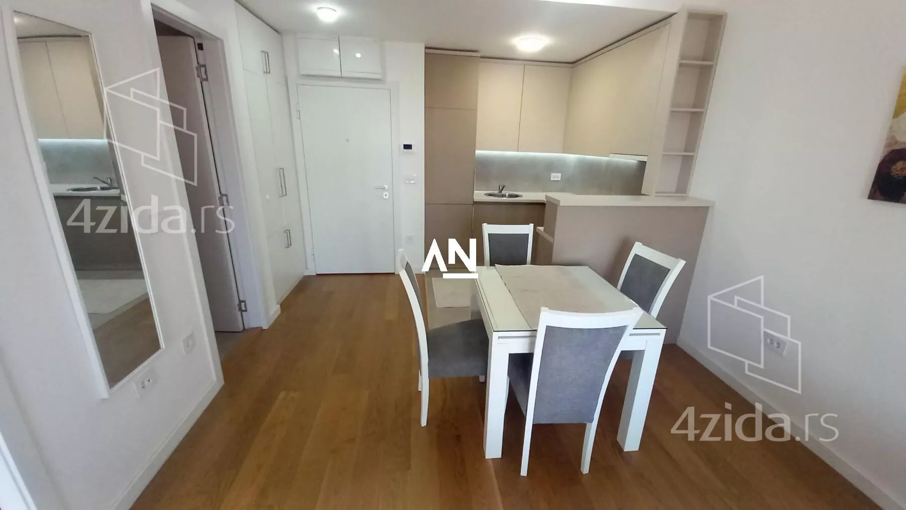 Jednoiposoban stan | 4zida