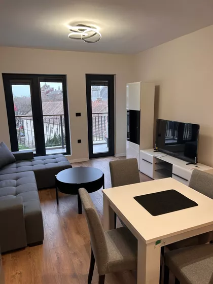 Trg Cara Jovana Nenada | 4zida.rs