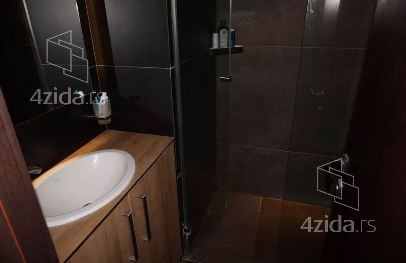 Petosoban stan | 4zida