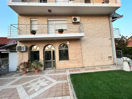 25 Maja 81 | 4zida.rs