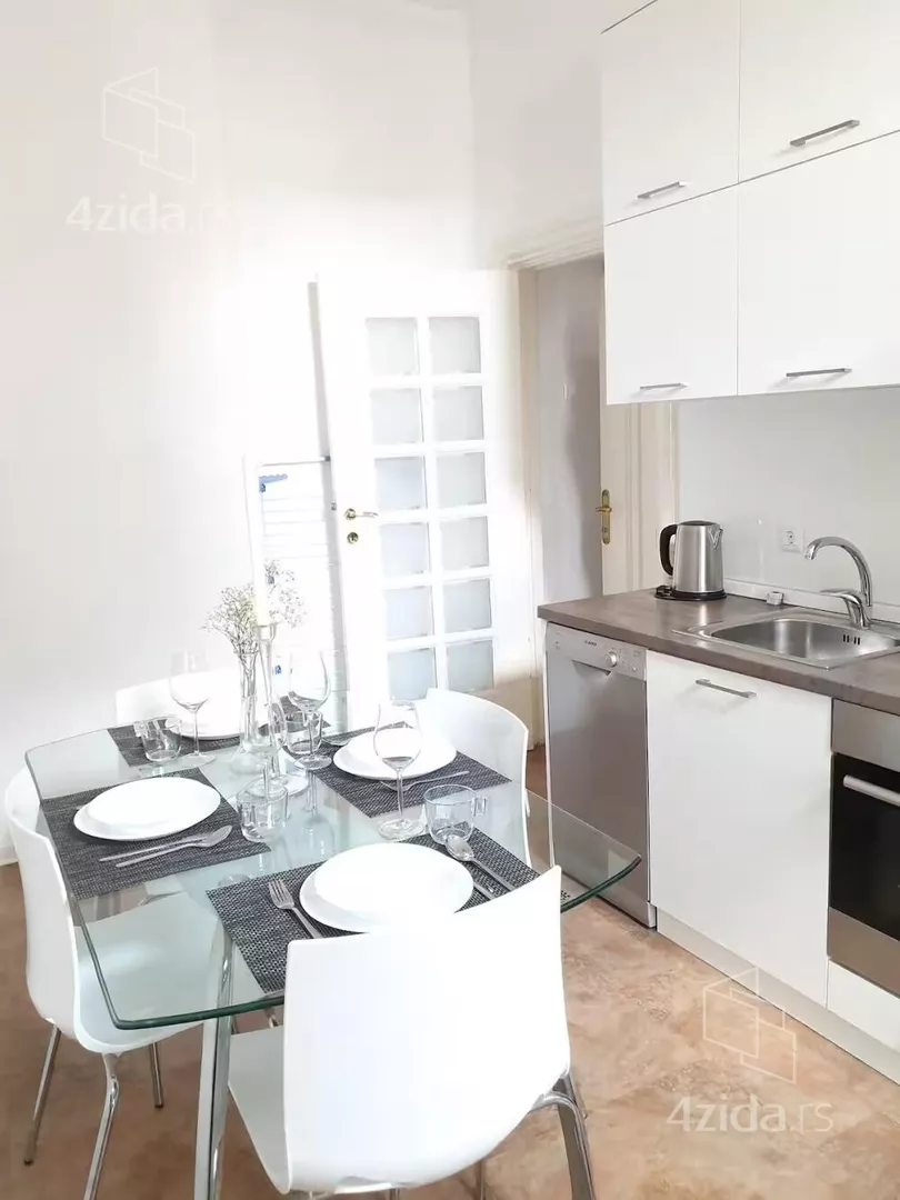 Četvoroiposoban stan | 4zida