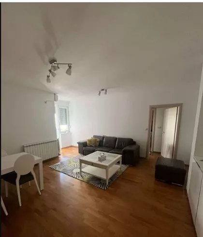 Petra Drapšina | 4zida.rs