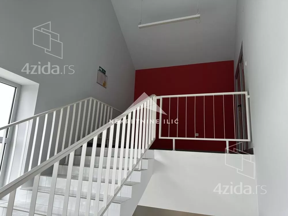 Poslovna zgrada | 4zida