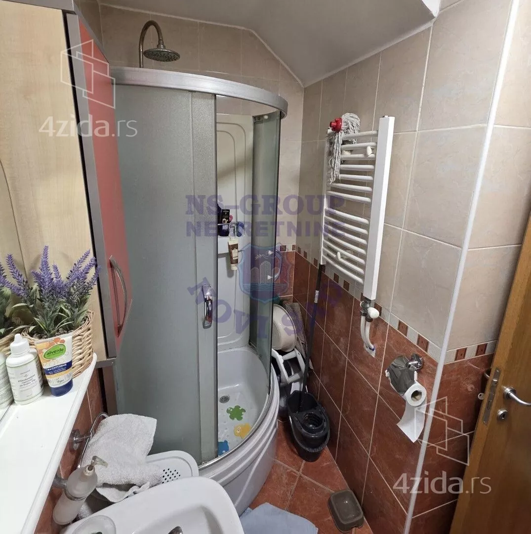 Šestosoban stan | 4zida