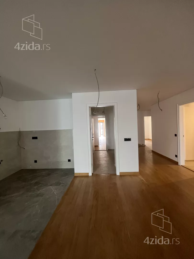 Petosoban stan | 4zida