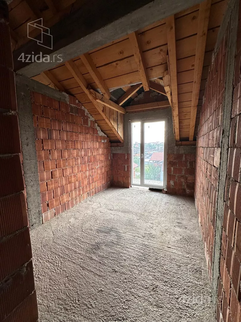 Četvoroiposoban stan | 4zida