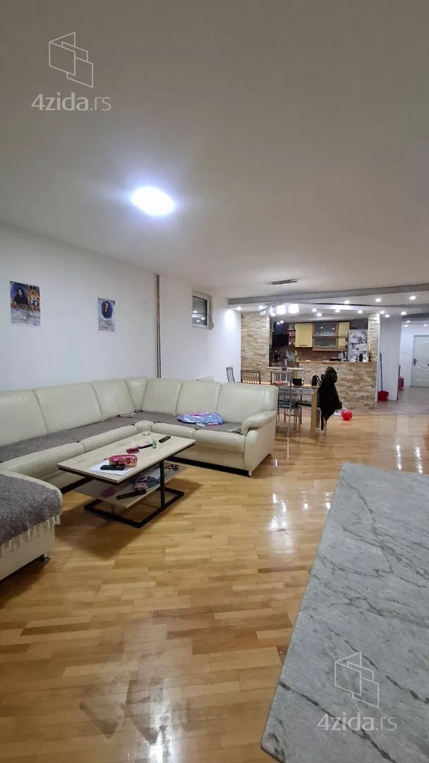 Troiposoban stan | 4zida