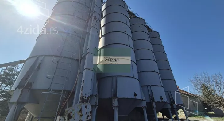 Poslovna zgrada | 4zida