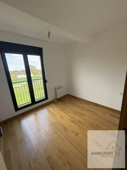 Surčin (mesto) | 4zida.rs