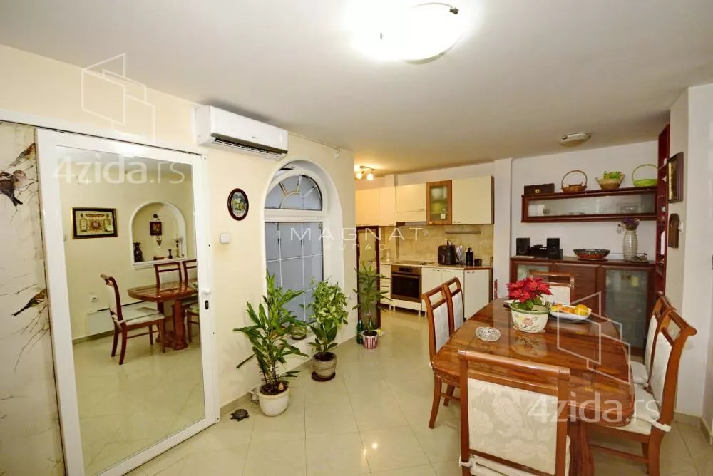 Petosoban stan | 4zida