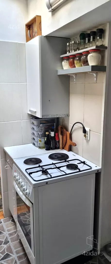 Petosoban stan | 4zida