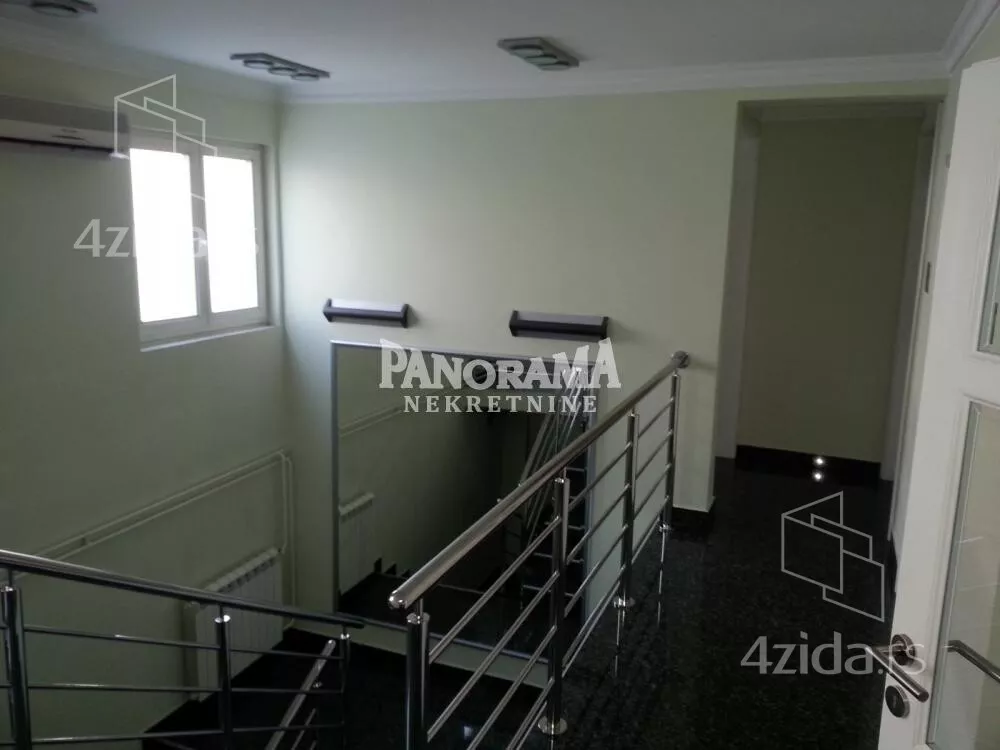 Poslovna zgrada | 4zida