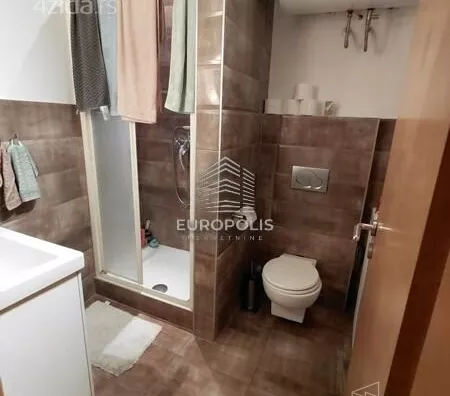 Četvoroiposoban stan | 4zida