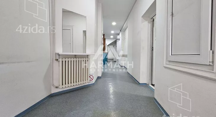 Poslovna zgrada | 4zida