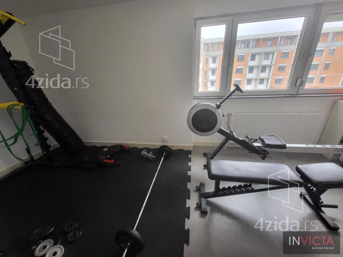 Šestosoban stan | 4zida