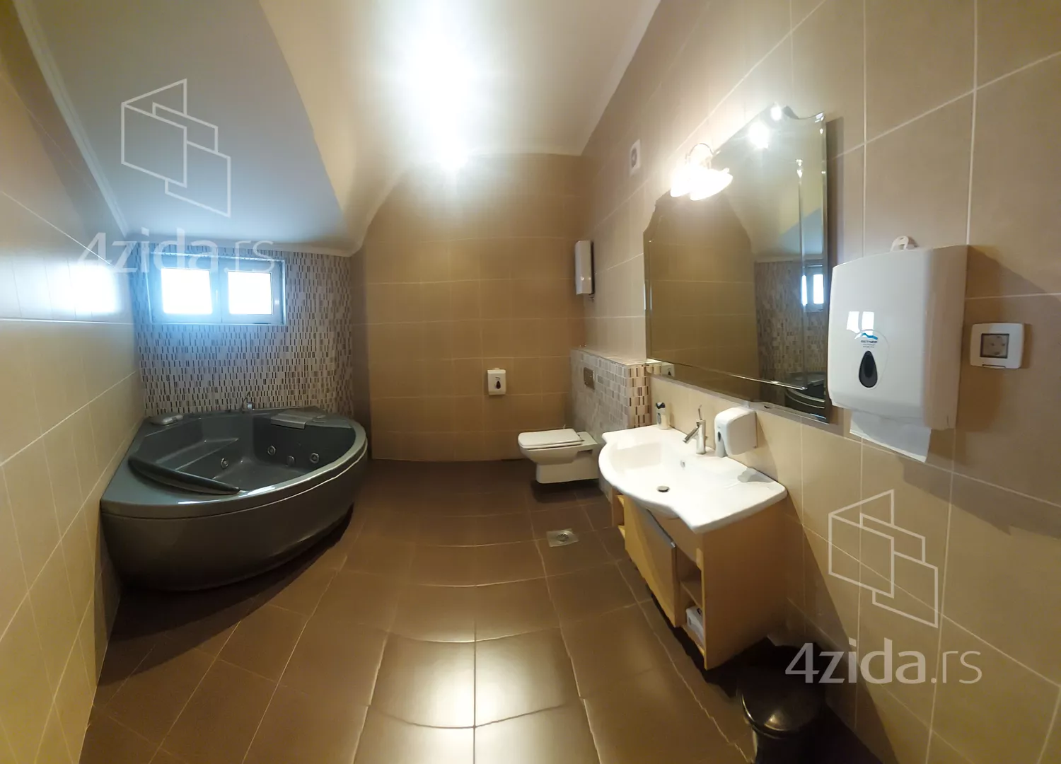 Petosoban stan | 4zida