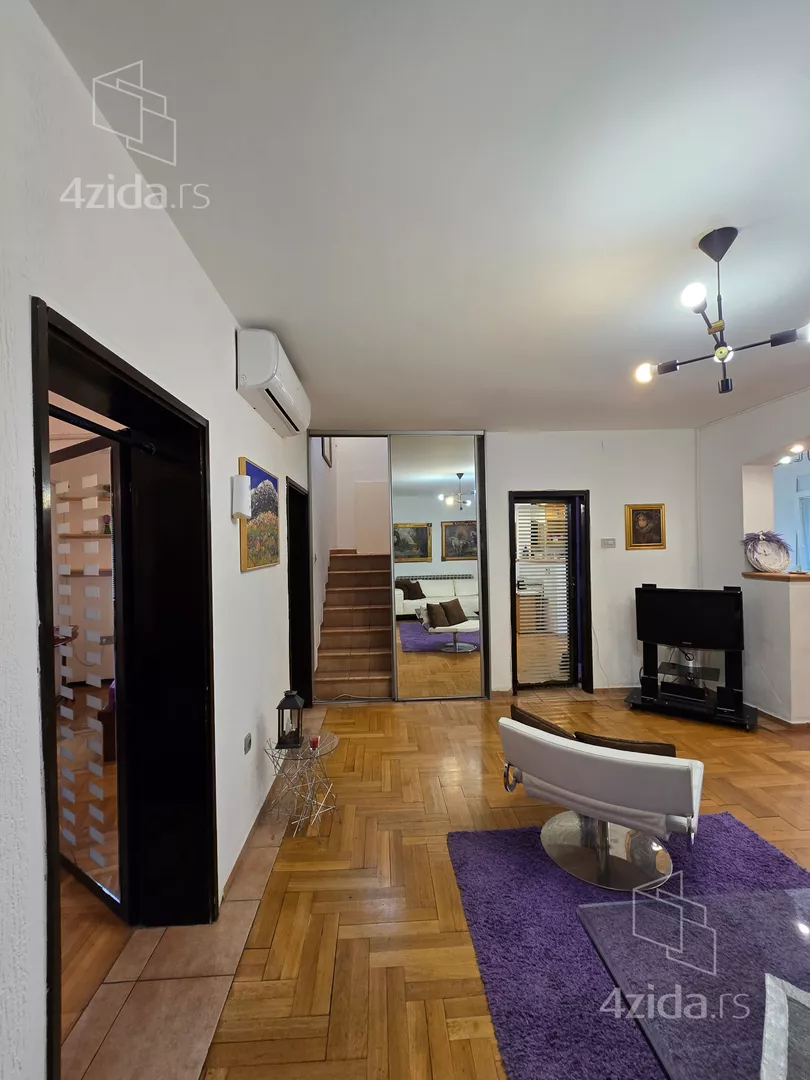 Šestosoban stan | 4zida