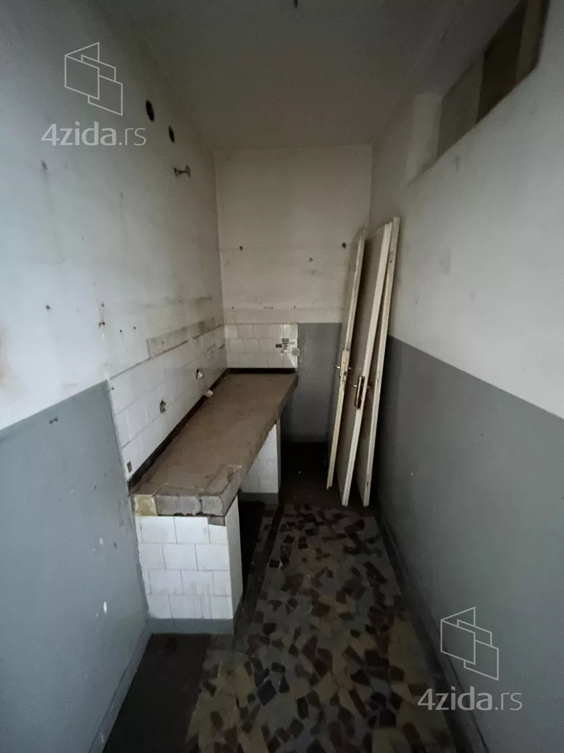 Poslovna zgrada | 4zida