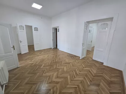 Trg Marije Trandafil | 4zida.rs