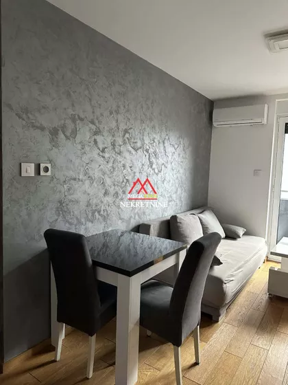 Lasla Gala | 4zida.rs