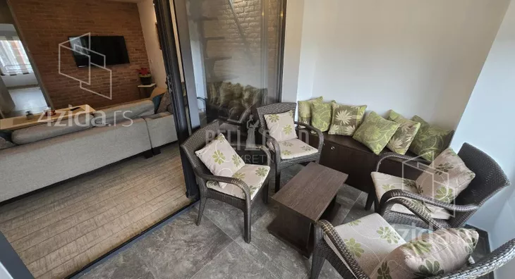 Petosoban stan | 4zida