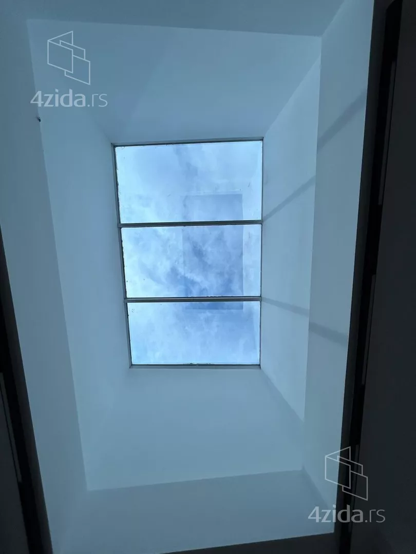 Šestoiposoban stan | 4zida