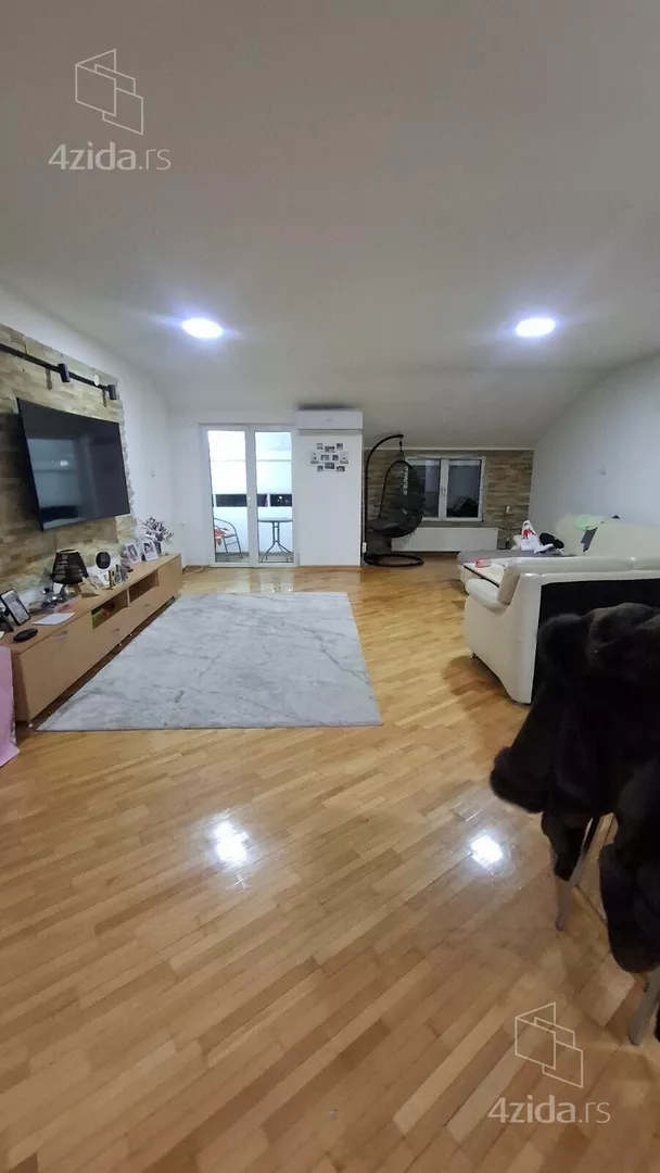 Troiposoban stan | 4zida