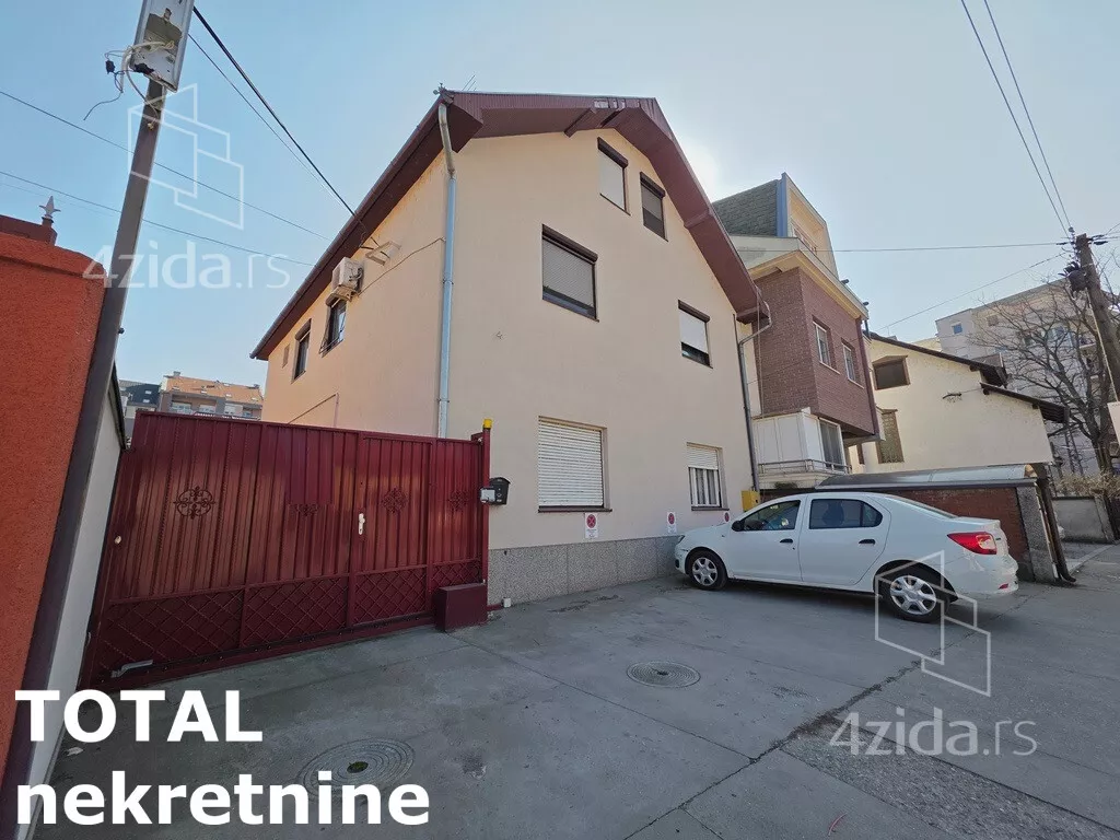 Plac | 4zida