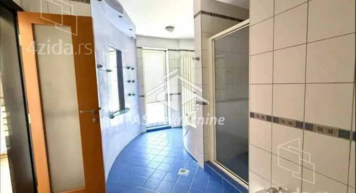 Šestosoban stan | 4zida