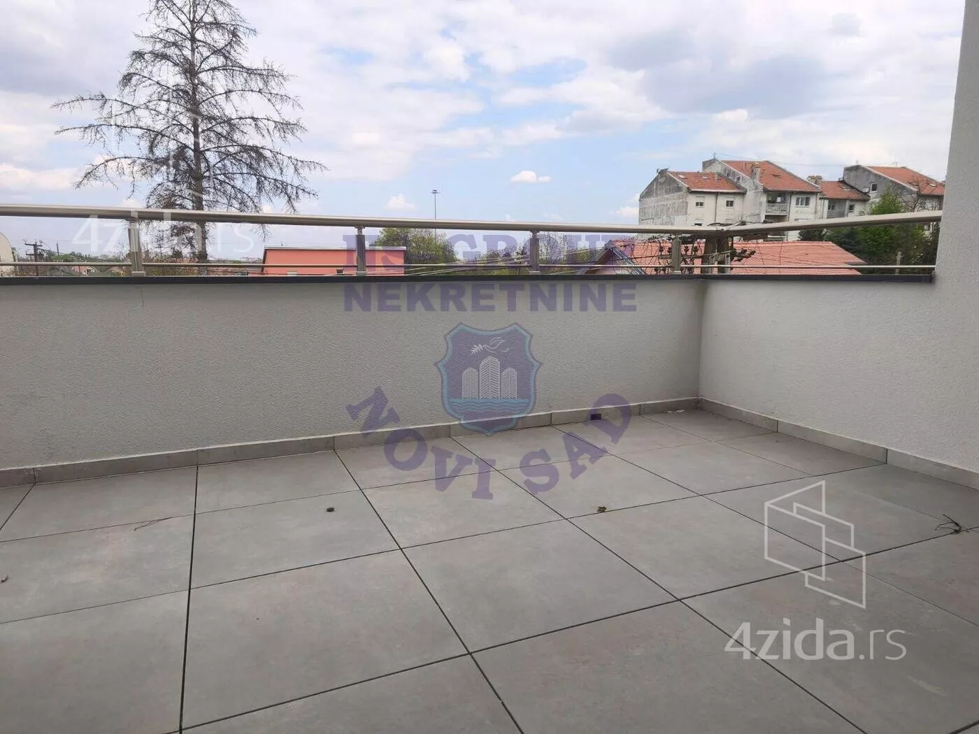 Četvoroiposoban stan | 4zida