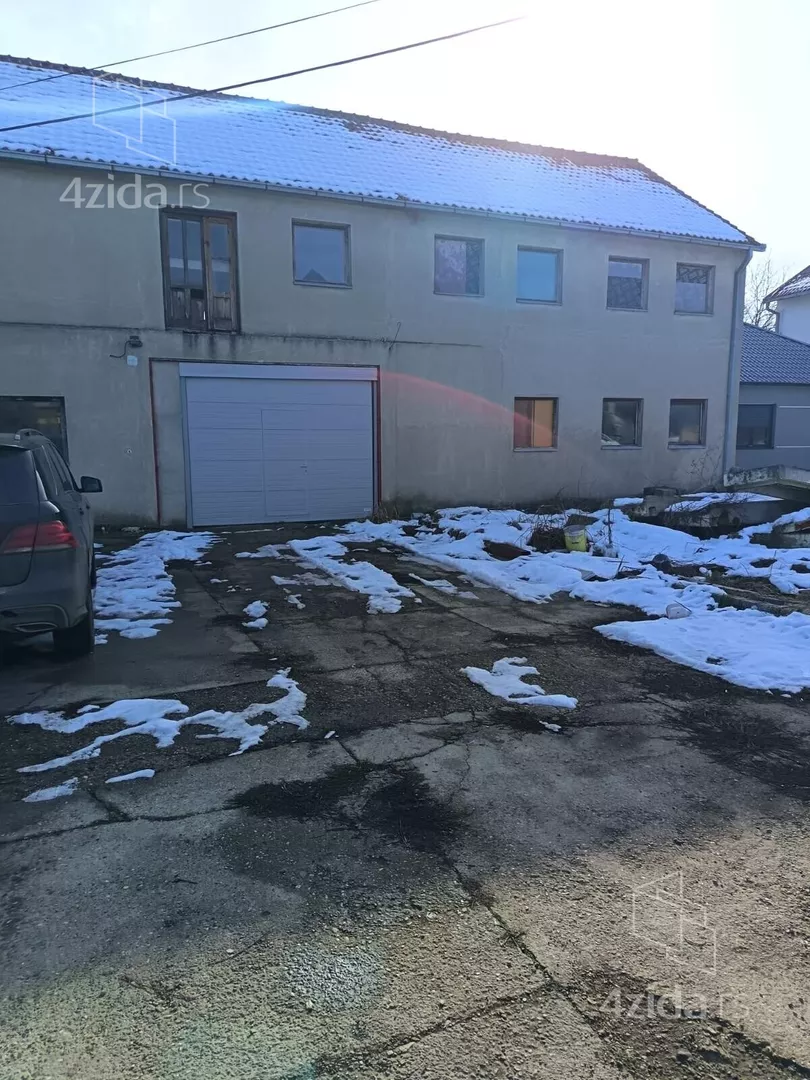 Poslovna zgrada | 4zida