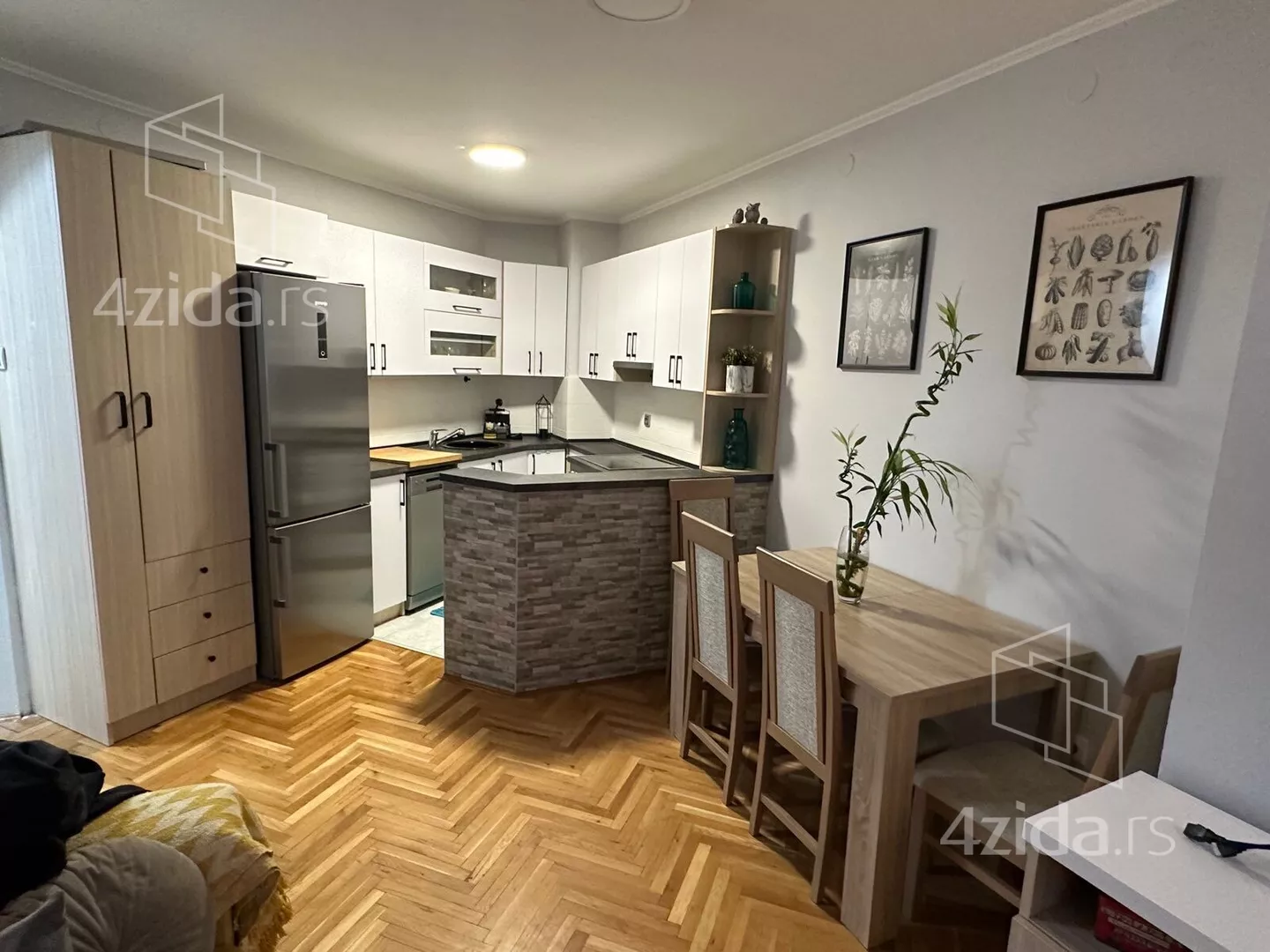 Dvoiposoban stan | 4zida